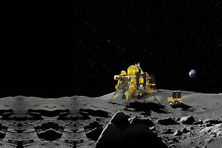  La misión espacial de la India logra con éxito alunizar en el polo sur de la Luna
