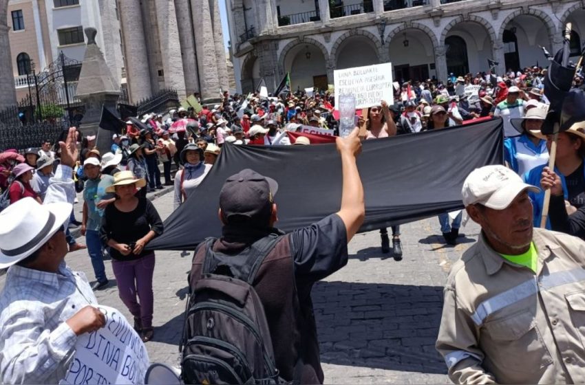  ¿Por qué los peruanos tienen una baja confianza en sus autoridades? El análisis desde las regiones