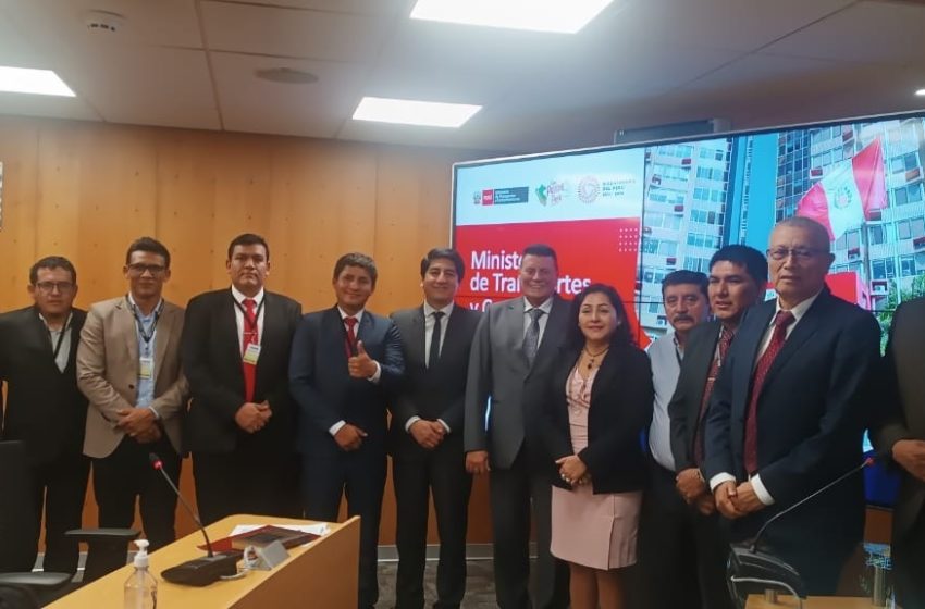  Alcalde provincial de Mariscal Cáceres, sostuvo importante reunión con el Ministro de Transportes y Comunicaciones para tratar sobre el puente Tarata