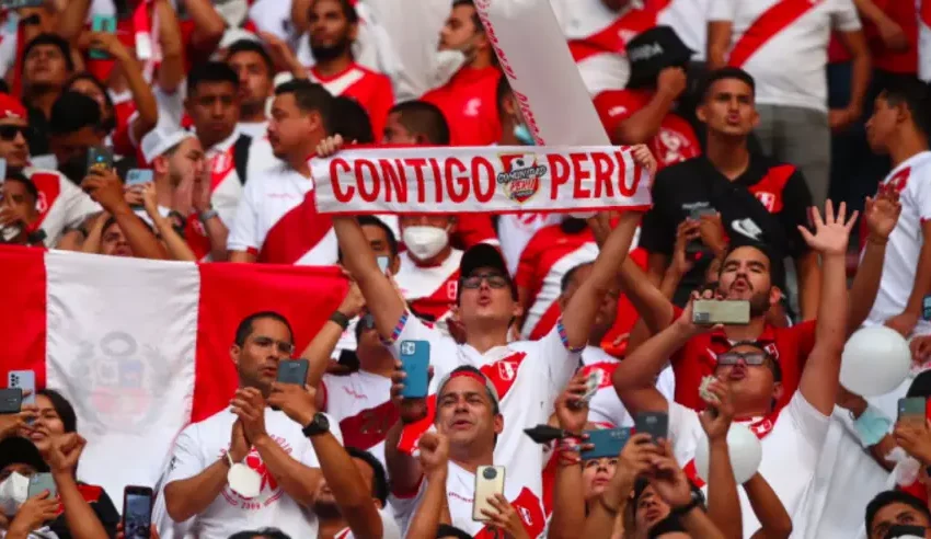  Selección Peruana: ¡Lo quieren fuera! Hinchas de ‘La Bicolor’ piden a gritos la renuncia de Juan Reynoso