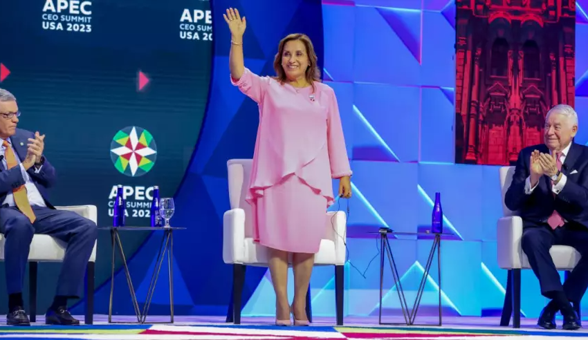  Dina Boluarte arriba a Lima tras participar en Cumbre de Líderes APEC y recibir Presidencia Tempore