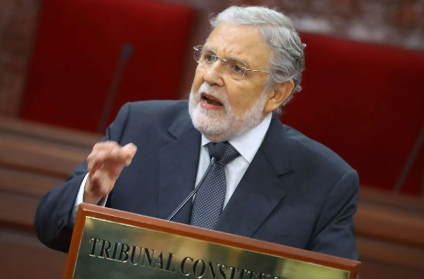  Ernesto Blume advierte que Manuel Monteagudo podría afrontar una vacancia del TC por exponer temas internos