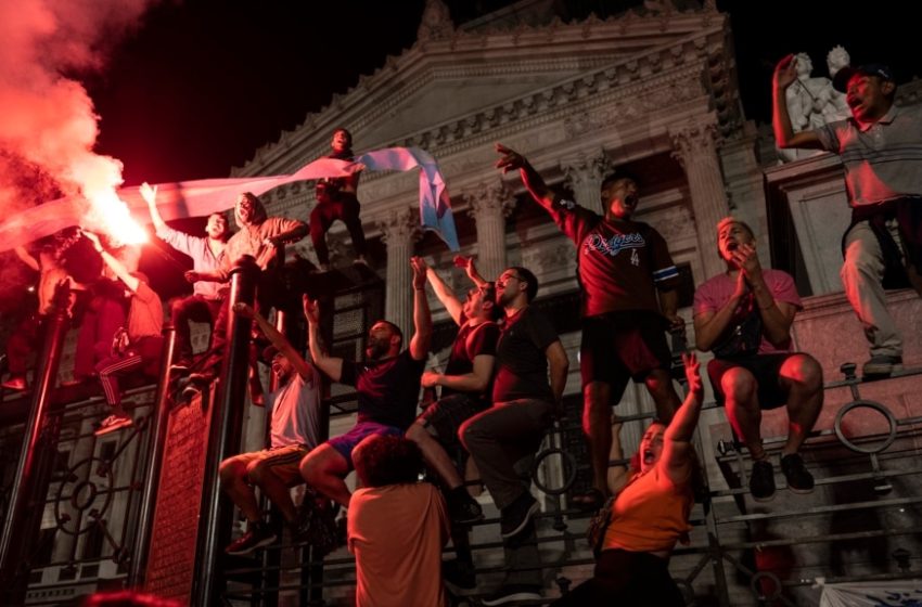  Gobierno argentino elimina renovaciones de miles de contratos en la administración pública