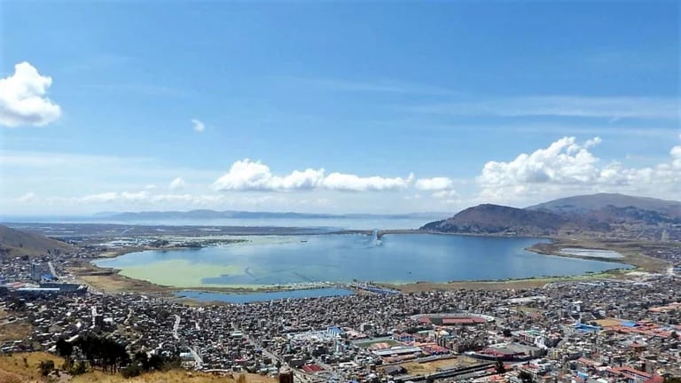  Puno: Presentan demanda constitucional de amparo contra el Estado peruano para proteger el lago Titicaca