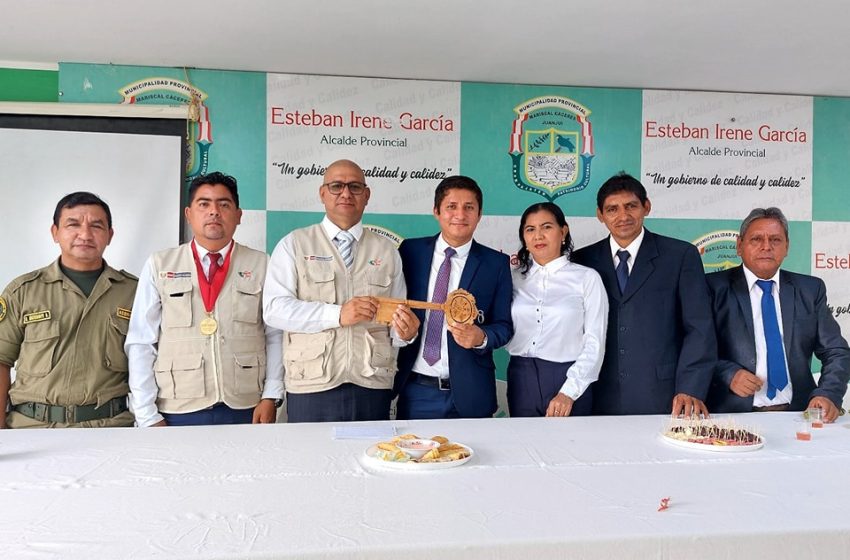  Nuevo Prefecto Regional participó en el izamiento del Pabellón Nacional en Juanjuí luego fue presentado ante las Autoridades