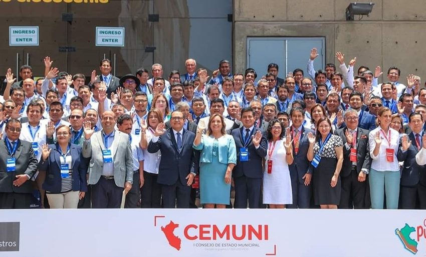  Alcalde Provincial de Mariscal Cáceres participó en el Concejo de Estado Municipal con la Presidenta Dina Boluarte en Lima