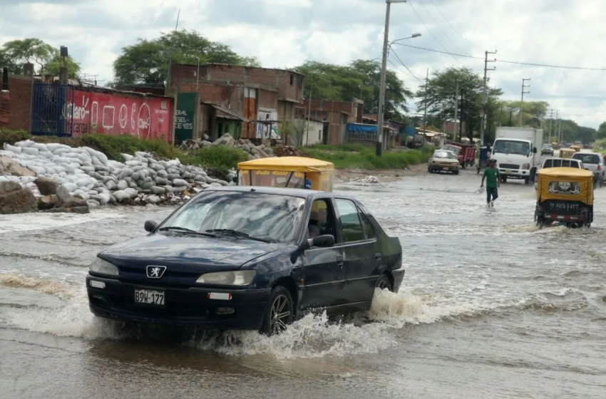  Existen ocho puntos interrumpidos a nivel nacional debido a las lluvias, informó subgerente de Sutran