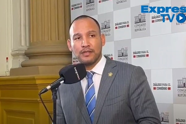  Congresista Alejandro Muñante exhorta a titular de la Fiscalía: «Debe dar un mensaje a la Nación para decirnos qué hará con respecto al ´descalabro´ que existe en el Ministerio Público»