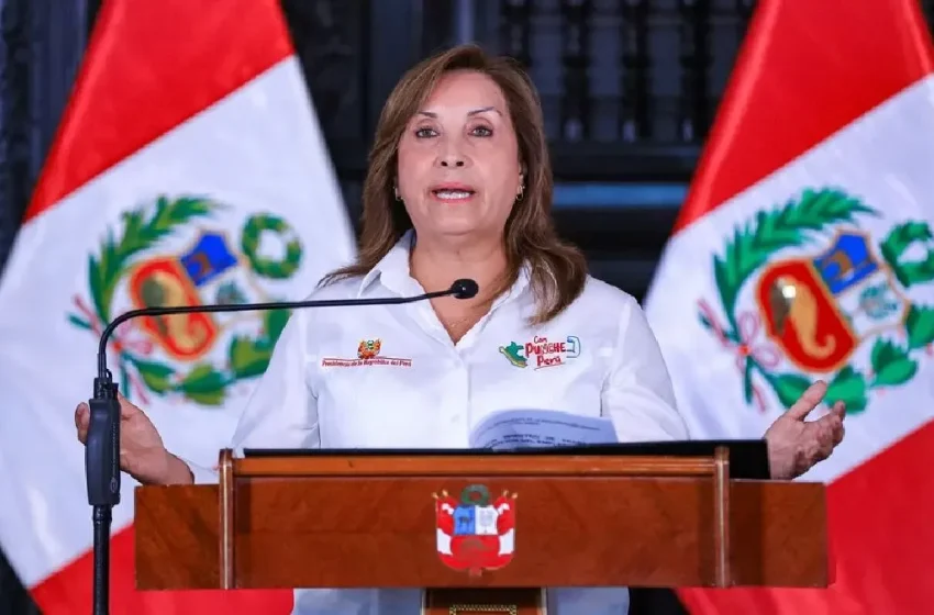  Dina Boluarte declaró ante la Fiscalía por el caso de presunto abandono de cargo