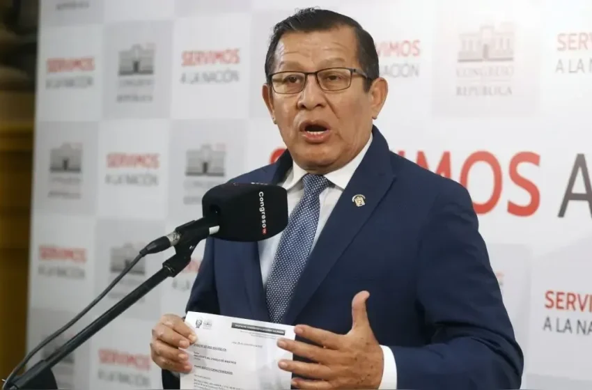  Eduardo Salhuana en desacuerdo con impulsar vacancia contra Dina Boluarte: “Hay que aprender a respetar el voto popular”