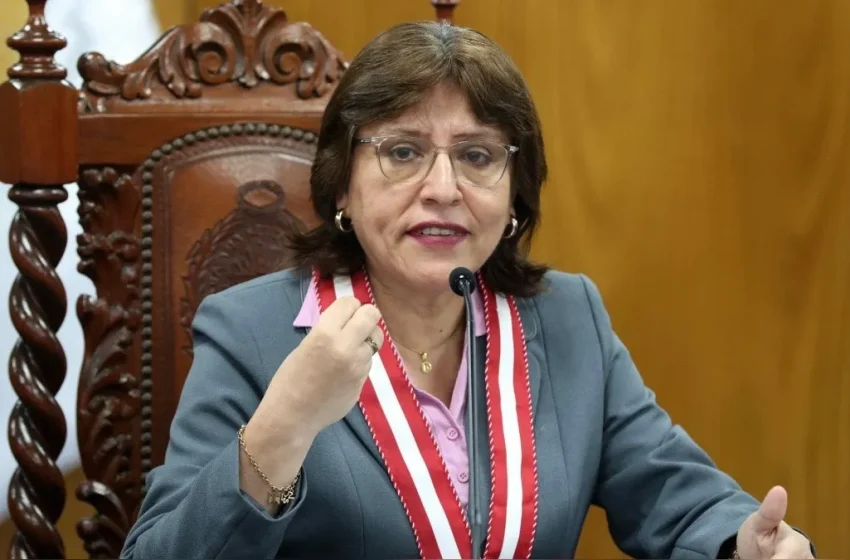  Delia Espinoza tras entrada de Patricia Benavides a sede del MP: «Se está llevando a cabo un golpe a la democracia»