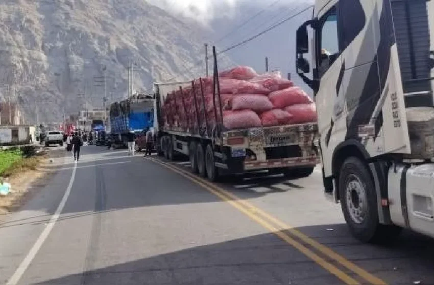  Bloqueos de carreteras: Sutran reporta seis puntos con tránsito interrumpido en cuatro regiones del país