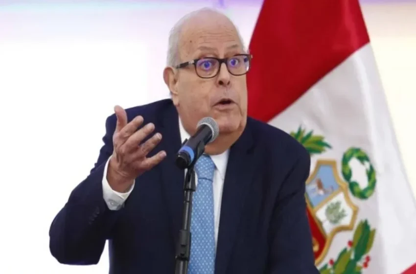  Julio Velarde pide reconsiderar cambio del escudo en las monedas y billetes: «Casi no tiene sentido»