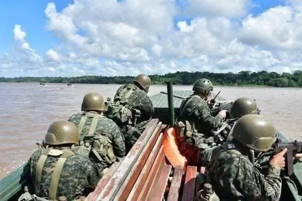  Marina de Guerra del Perú impide ingreso de policías colombianos a isla Santa Rosa
