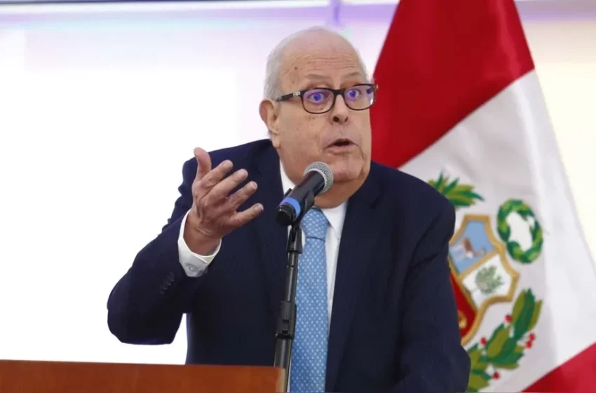  Julio Velarde, presidente del BCR: «Serios problemas de gobernanza» frenan la inversión en Perú