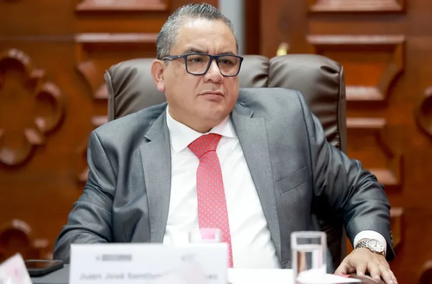  Peritaje fiscal concluye «alta probabilidad» que la voz en audio de capitán PNP Junior Izquierdo corresponda a Juan José Santiváñez