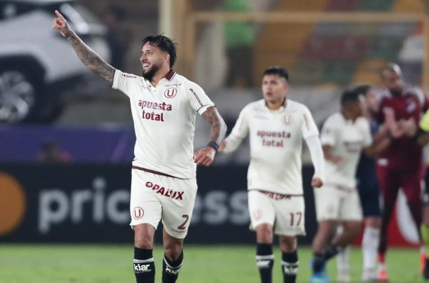  Se metió en la pelea: Universitario venció 4-2 a Nacional por la Copa Libertadores