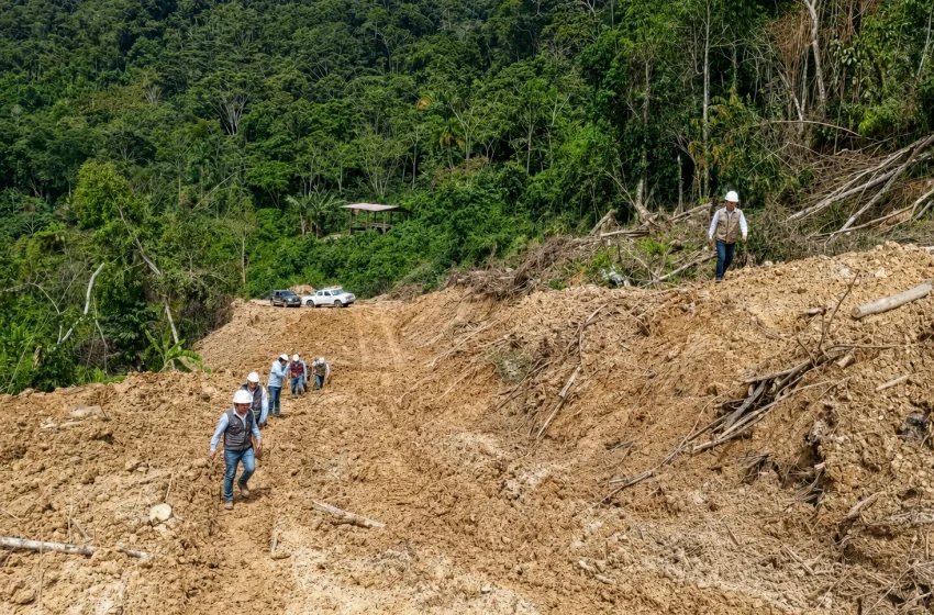  Obra vial Saposoa–El Dorado registra avance sostenido bajo control concurrente pese a intensas lluvias en Huallaga